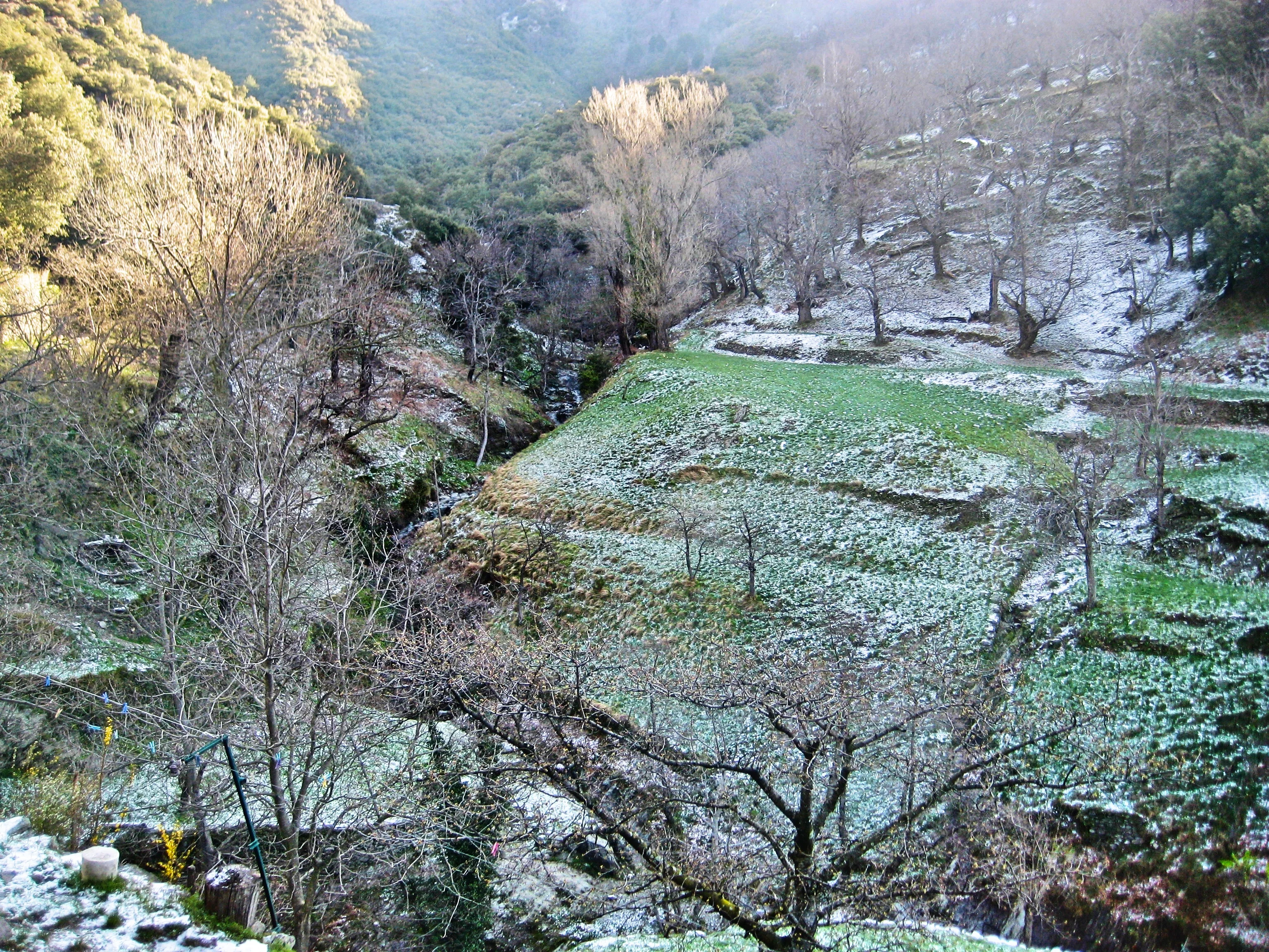 Neige sur le hameau d'Espériès en hiver